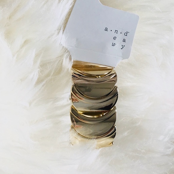 *5 FOR $25* NWT Crescent Gold Stretch Bracelet - Picture 3 of 4